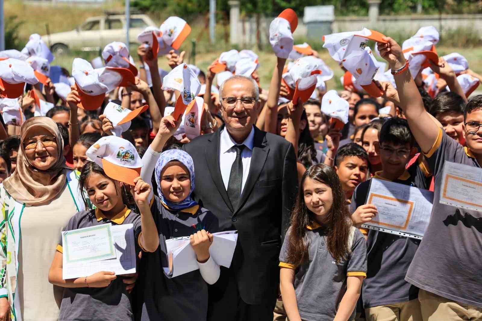 ÇAMELİLİ ÖĞRENCİLER KARNE SEVİNCİNİ ŞIRNAK’TAKİ YAŞITLARIYLA BİRLİKTE YAŞADI