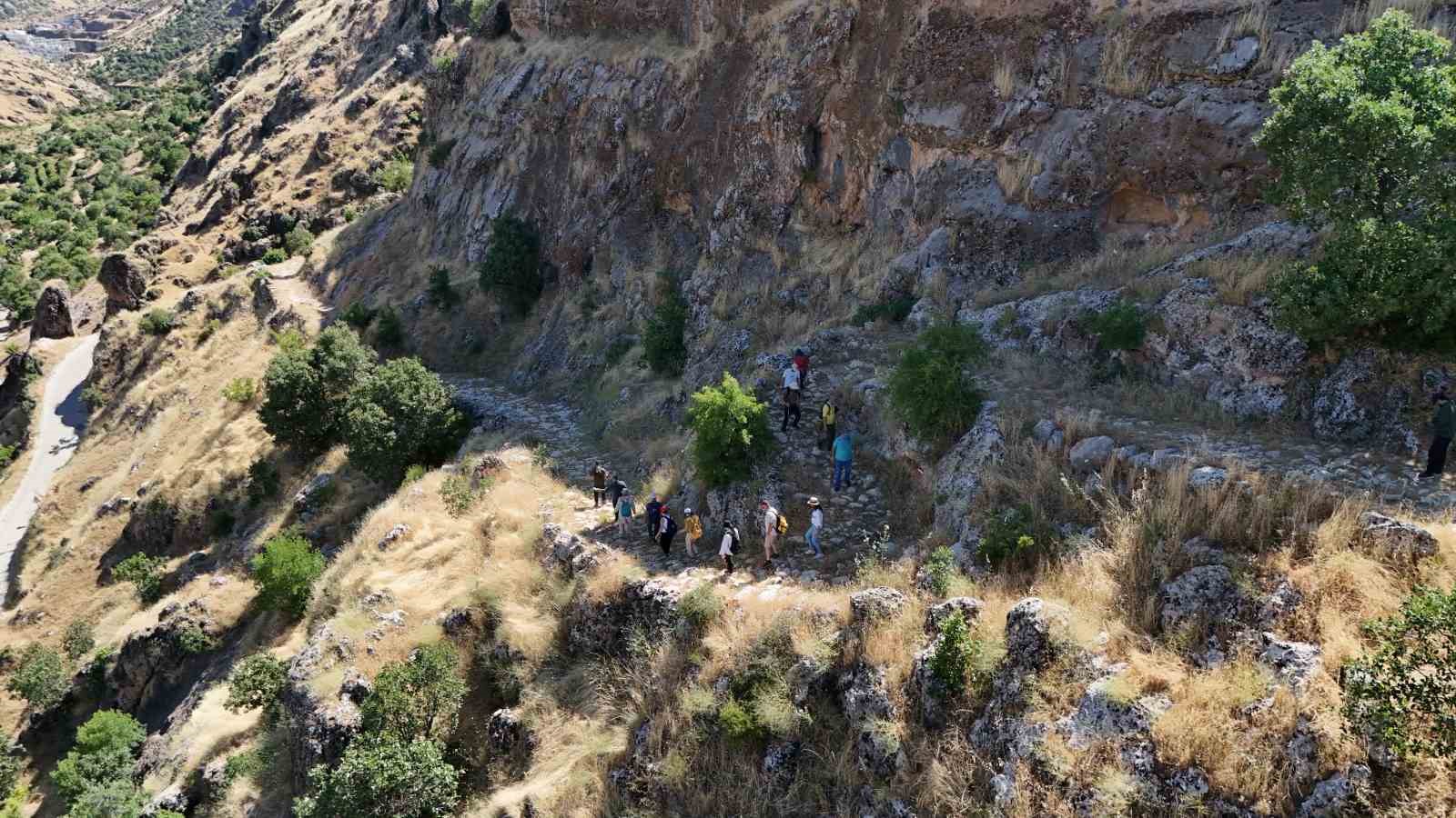 KOKARTLI REHBERLER 541 KİLOMETRELİK KRAL YOLU ROTASINI GEZDİ