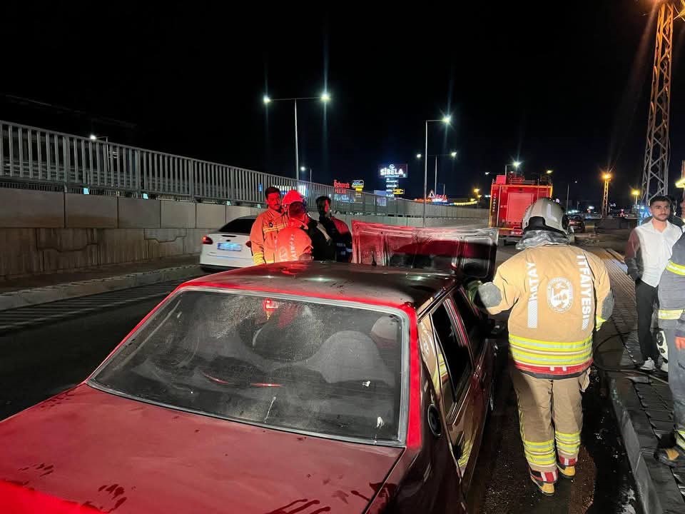 ANTAKYA’DA OTOMOBİL YANGINI