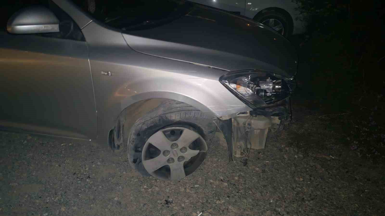 BOLU’DA YÖN LEVHASINA ÇARPIP KAÇAN ALKOLLÜ SÜRÜCÜ KAMERADA BULUNDU