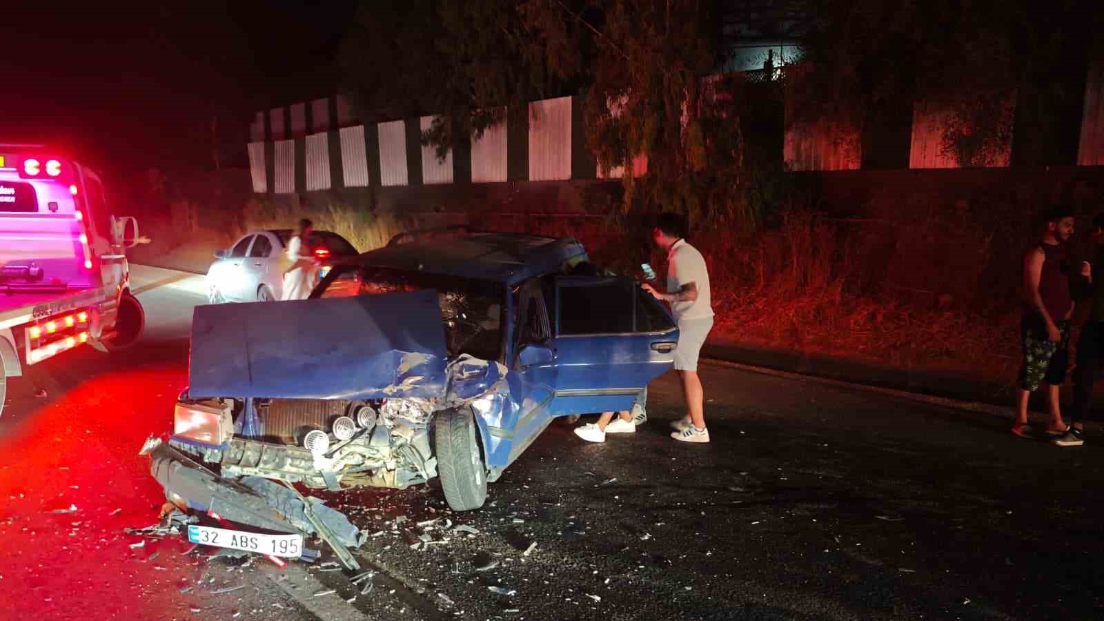 MANAVGAT’TA 3 ARAÇLI ZİNCİRLEME KAZA: 1 YARALI
