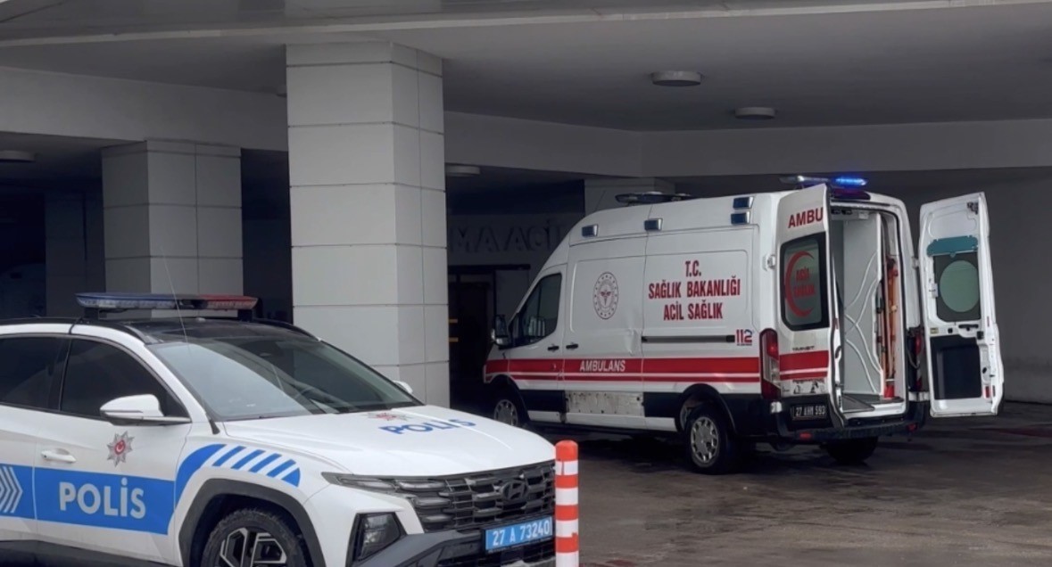 KARNE GÜNÜ BIÇAKLANAN 10’UNCU SINIF ÖĞRENCİSİ KURTARILAMADI