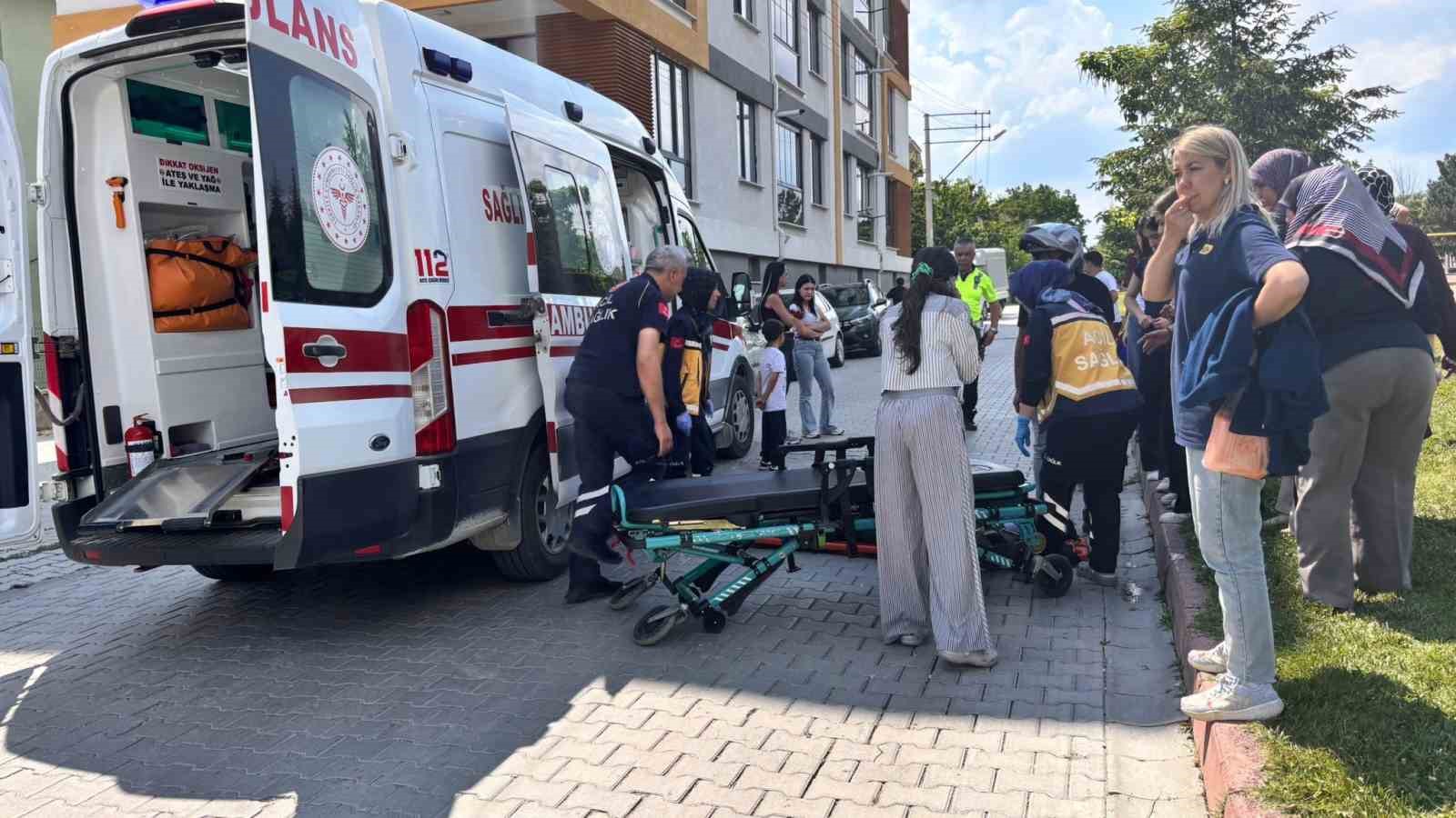TAVŞANLI’DA MOTOSİKLET DEVRİLDİ: 2 YARALI