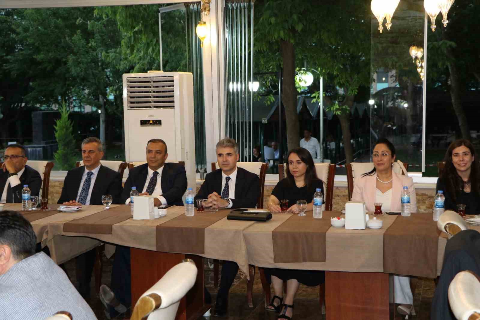 GAZİANTEP’TE GÖREV YERLERİ DEĞİŞEN HAKİM VE CUMHURİYET SAVCILARINA VEDA PROGRAMI DÜZENLENDİ