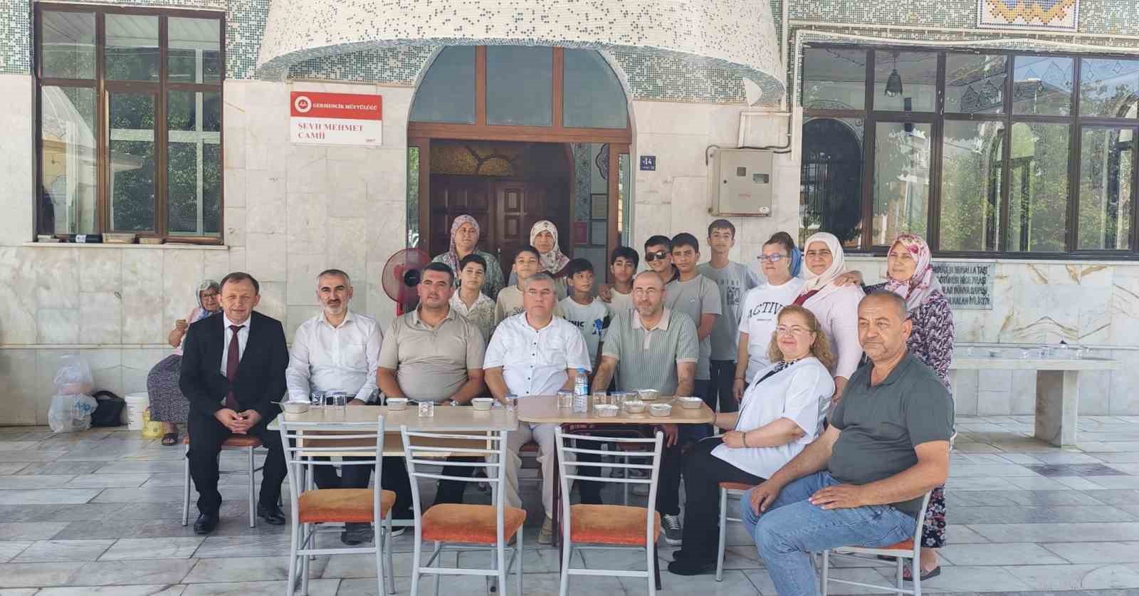 KAYMAKAM DOĞRU, AŞURE PROGRAMINDA VATANDAŞLARLA BULUŞTU