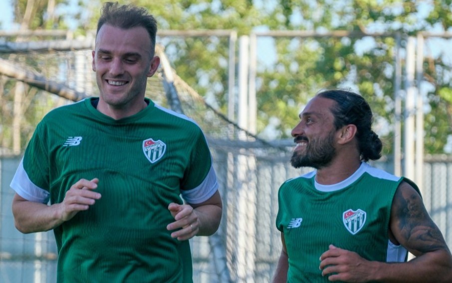 BURSASPOR SEZONUN İLK ANTRENMANINI YAPTI