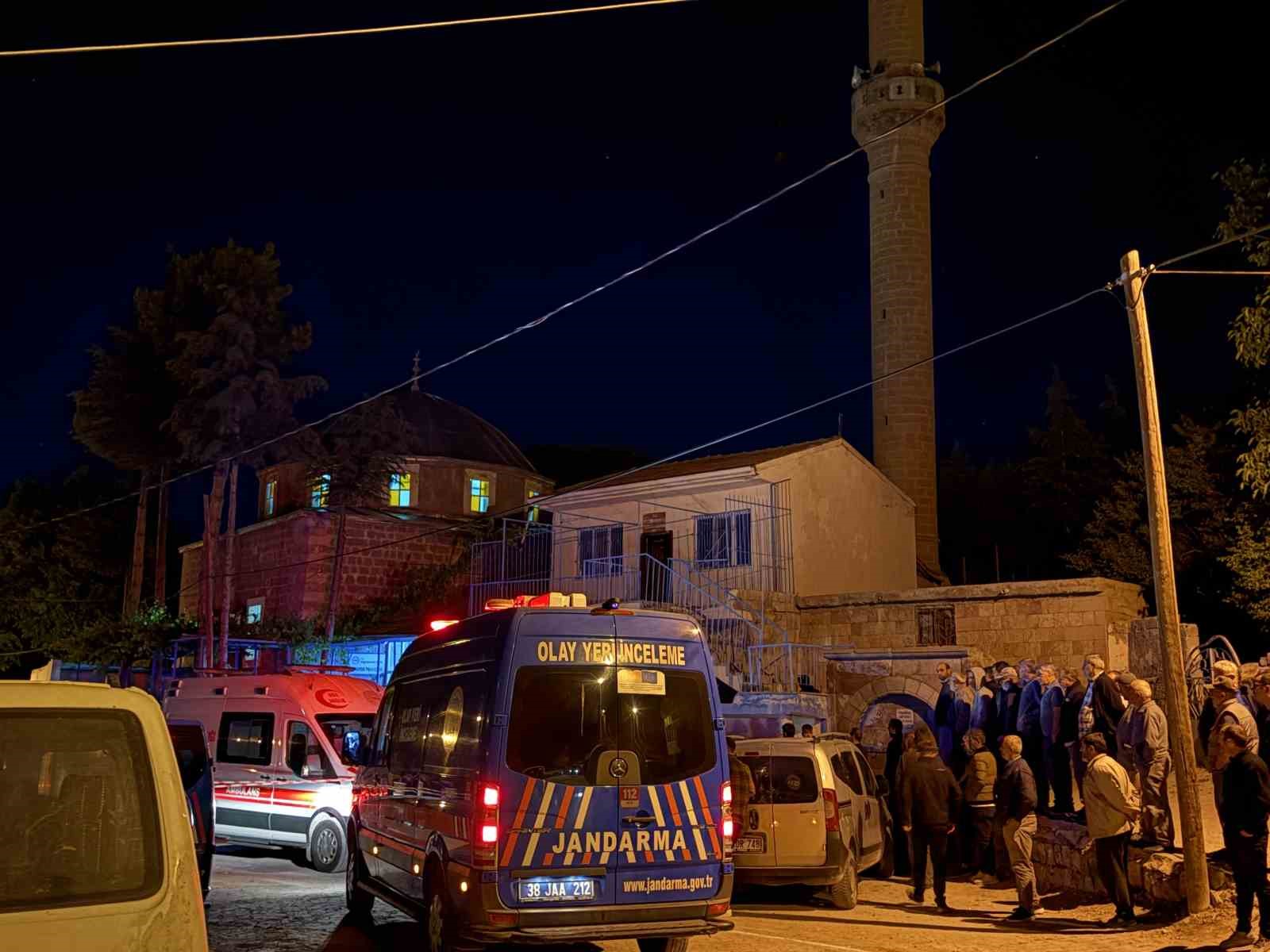 KAYSERİ’DE CAMİ CEMAATİNE BIÇAKLI SALDIRI: 2 ÖLÜ