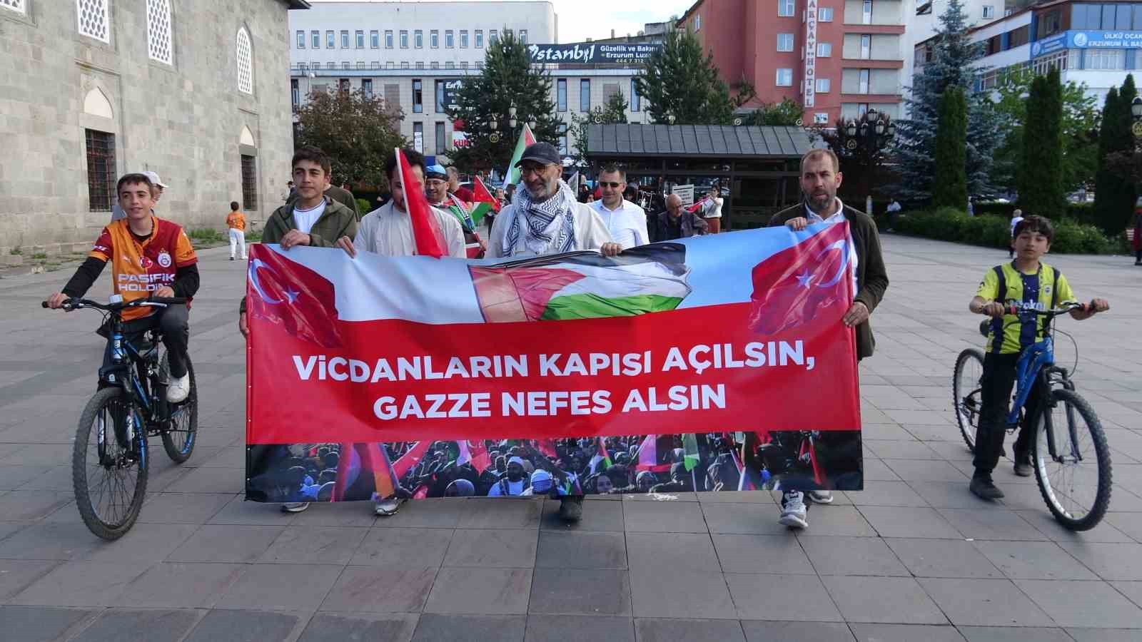 ERZURUM’DA SAĞLIKÇILAR 137’İNCİ KEZ GAZZE İÇİN YÜRÜDÜ