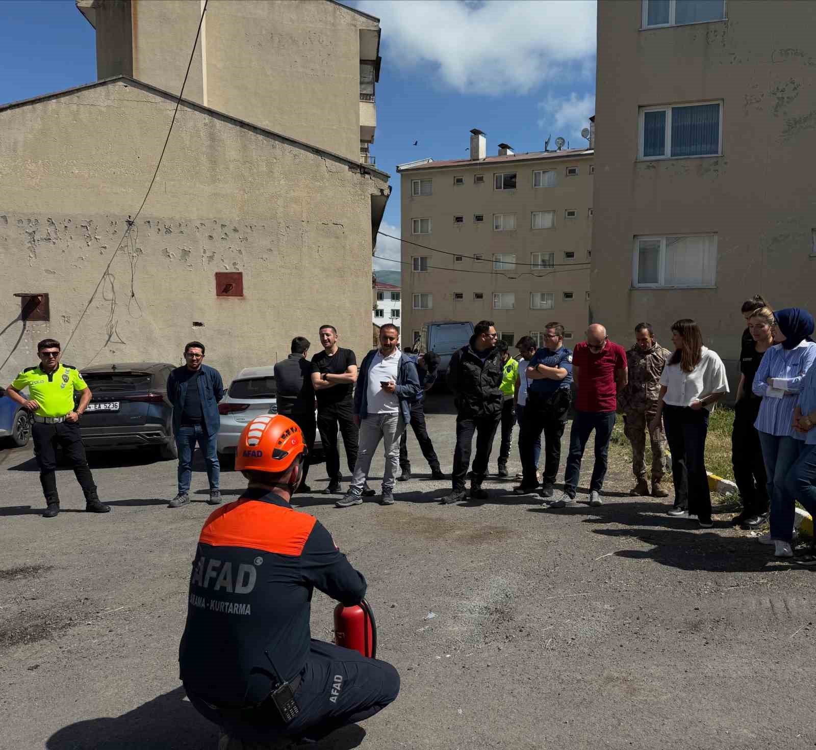 ARDAHAN’DA EMNİYET PERSONELİNE ’AFET FARKINDALIK EĞİTİMİ’ VERİLDİ