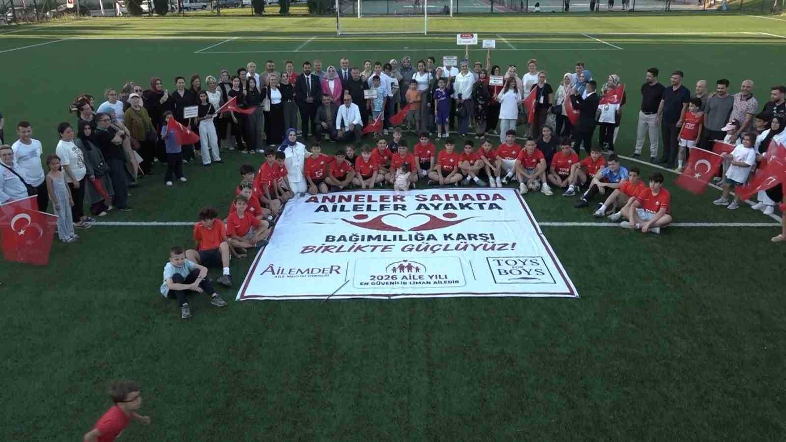 ANNELER SAHAYA İNDİ, BAĞIMLILIĞA KIRMIZI KART GÖSTERDİ