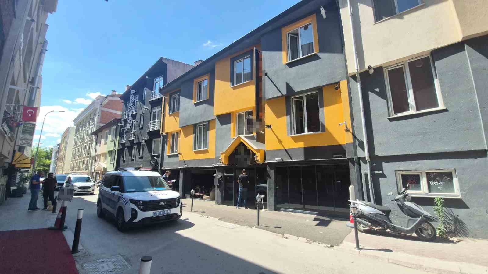 ESKİŞEHİR’DE 30 YAŞINDAKİ GENÇ ADAM EVİNDE ÖLÜ BULUNDU