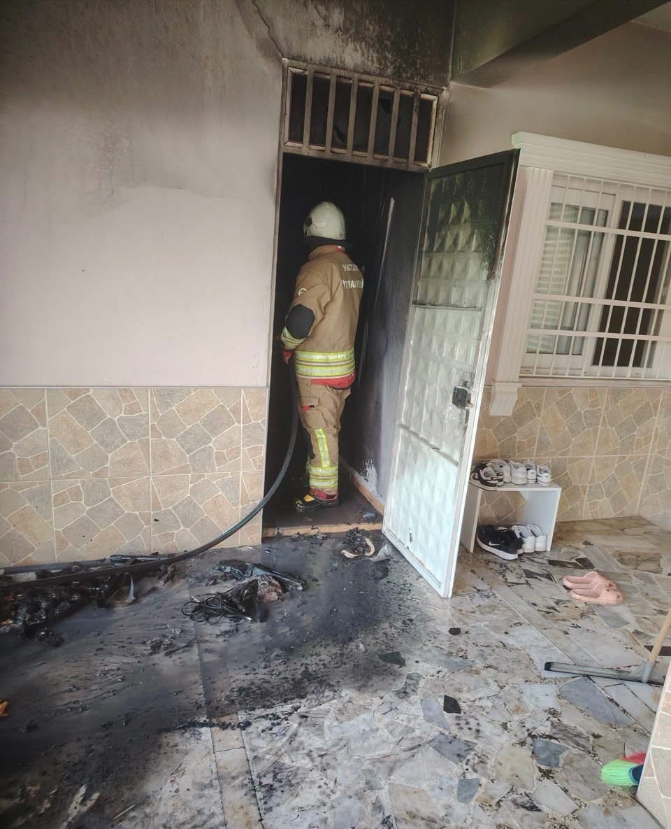 ARSUZ’DA EVİN DEPO BÖLÜMÜNDE ÇIKAN YANGIN SÖNDÜRÜLDÜ