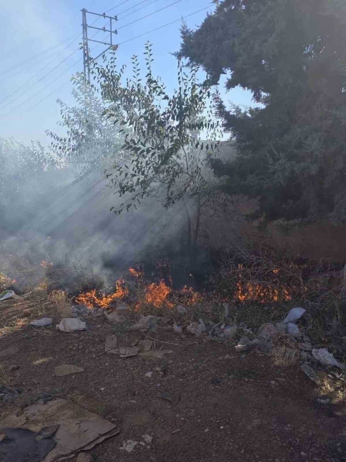 HASSA’DA BAHÇE YANGINI