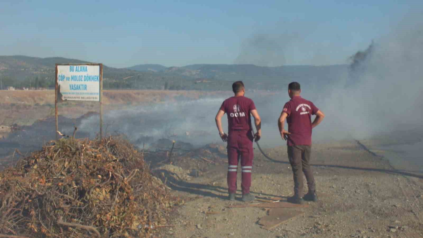 BURHANİYE’DE KARINCA DERESİNDE ÇIKAN OT YANGINI 3 SAATTE SÖNDÜRÜLDÜ