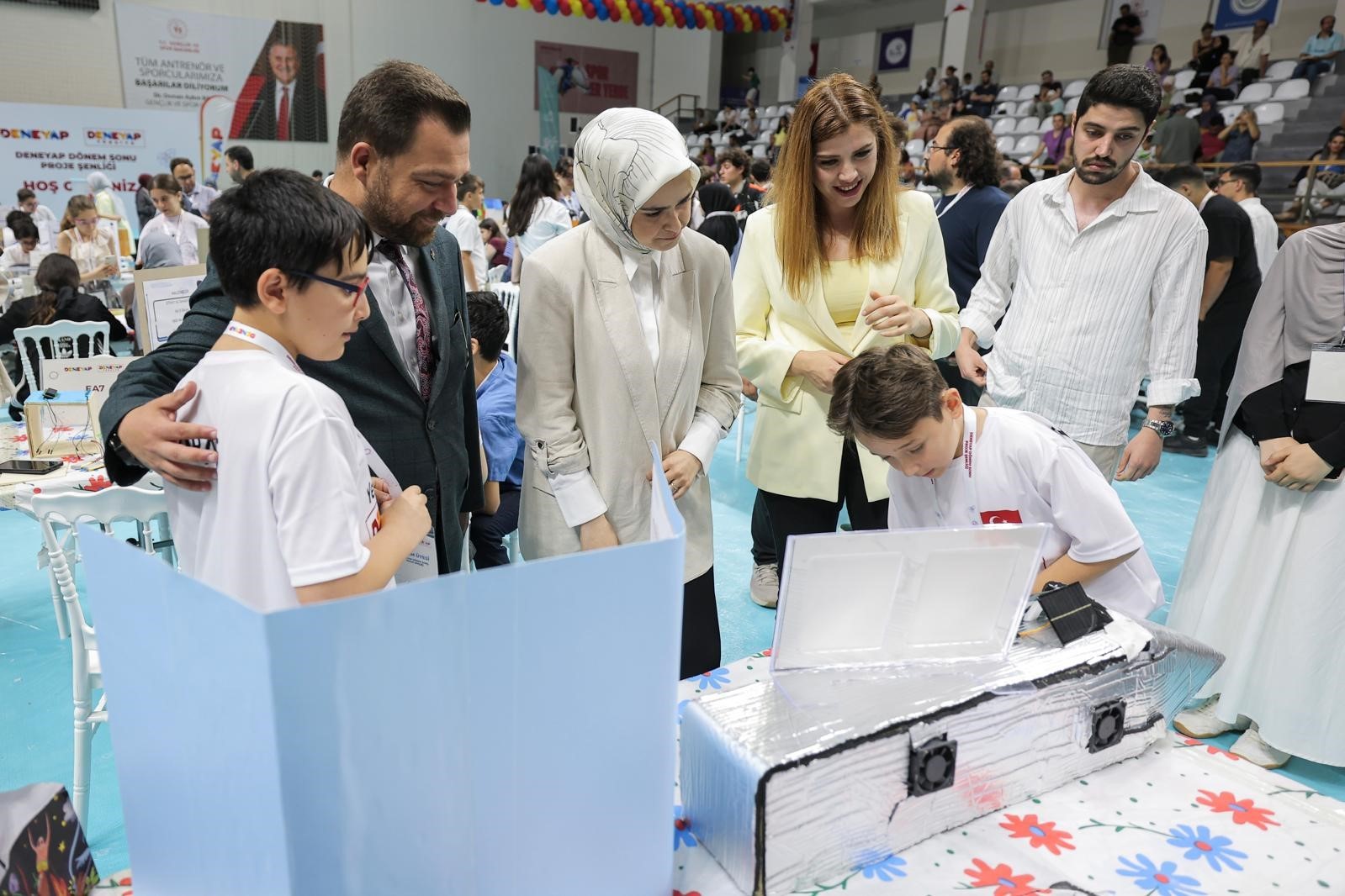 MİLLİ TEKNOLOJİ HAMLESİ’NİN GENÇ TEMSİLCİLERİ UZAY YAŞAMINI TASARLIYOR