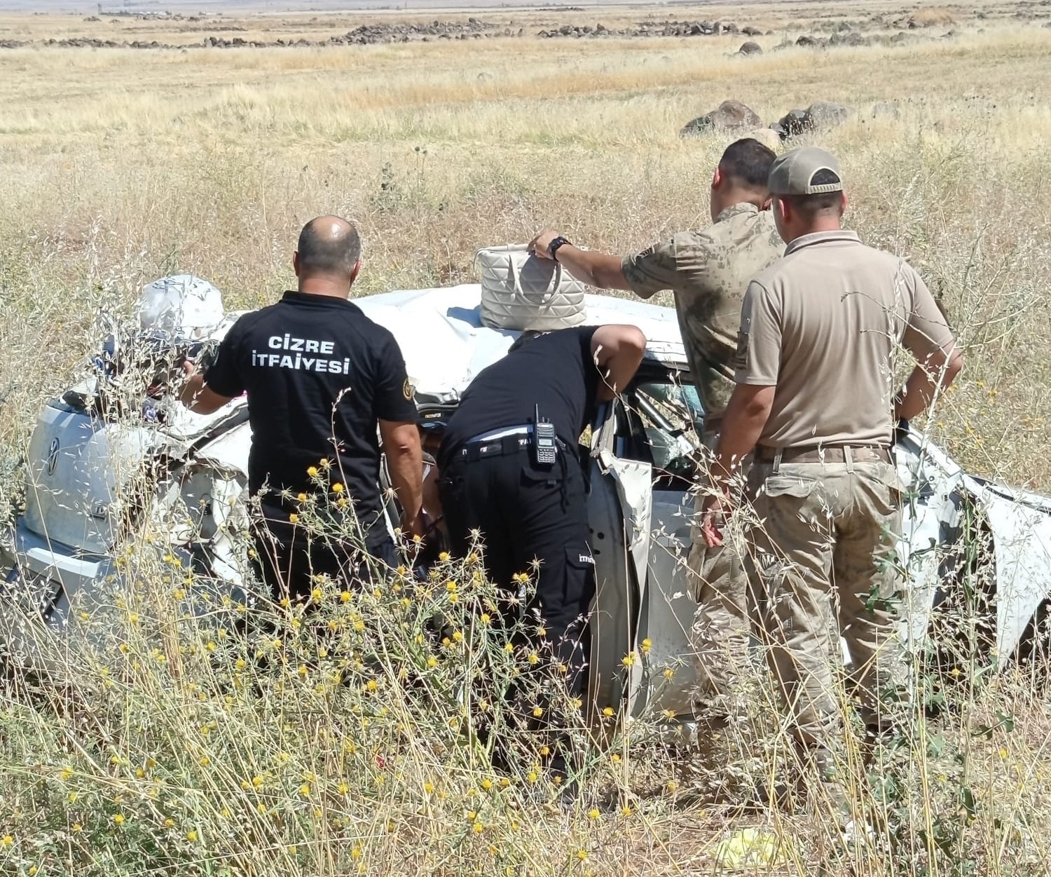 ŞIRNAK’TA OTOMOBİL ŞARAMPOLE DEVRİLDİ: 1’İ BEBEK 5 YARALI