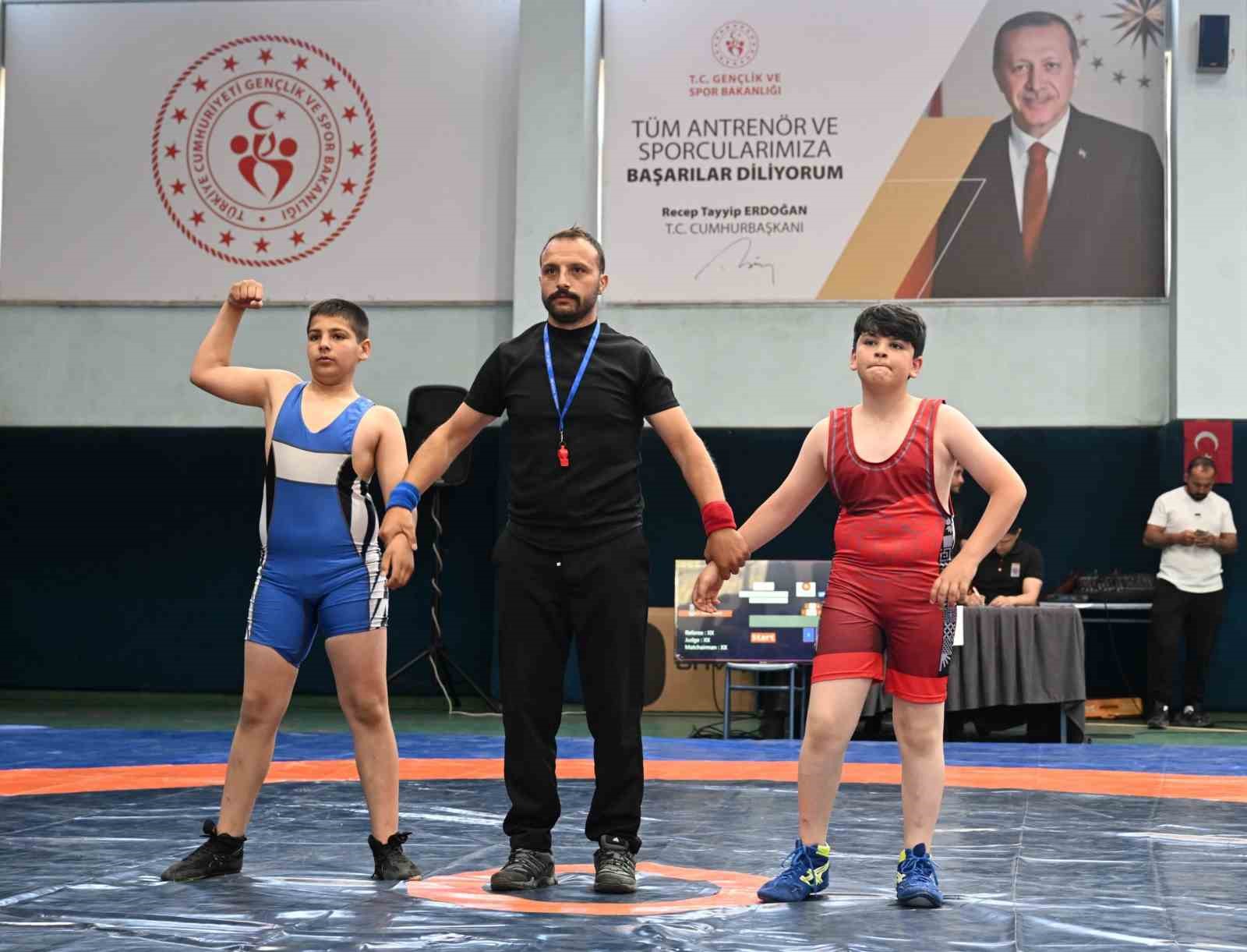 MİNİKLER MİNDERDE KOZLARINI PAYLAŞTI
