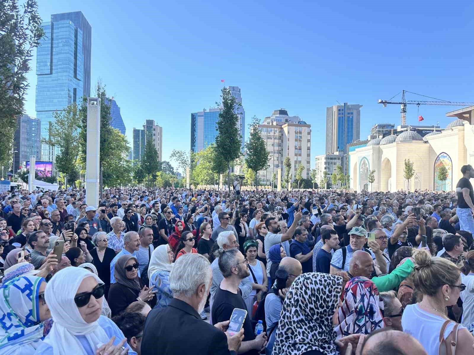USTA OYUNCU KADİR İNANIR SON YOLCULUĞUNA UĞURLANDI
