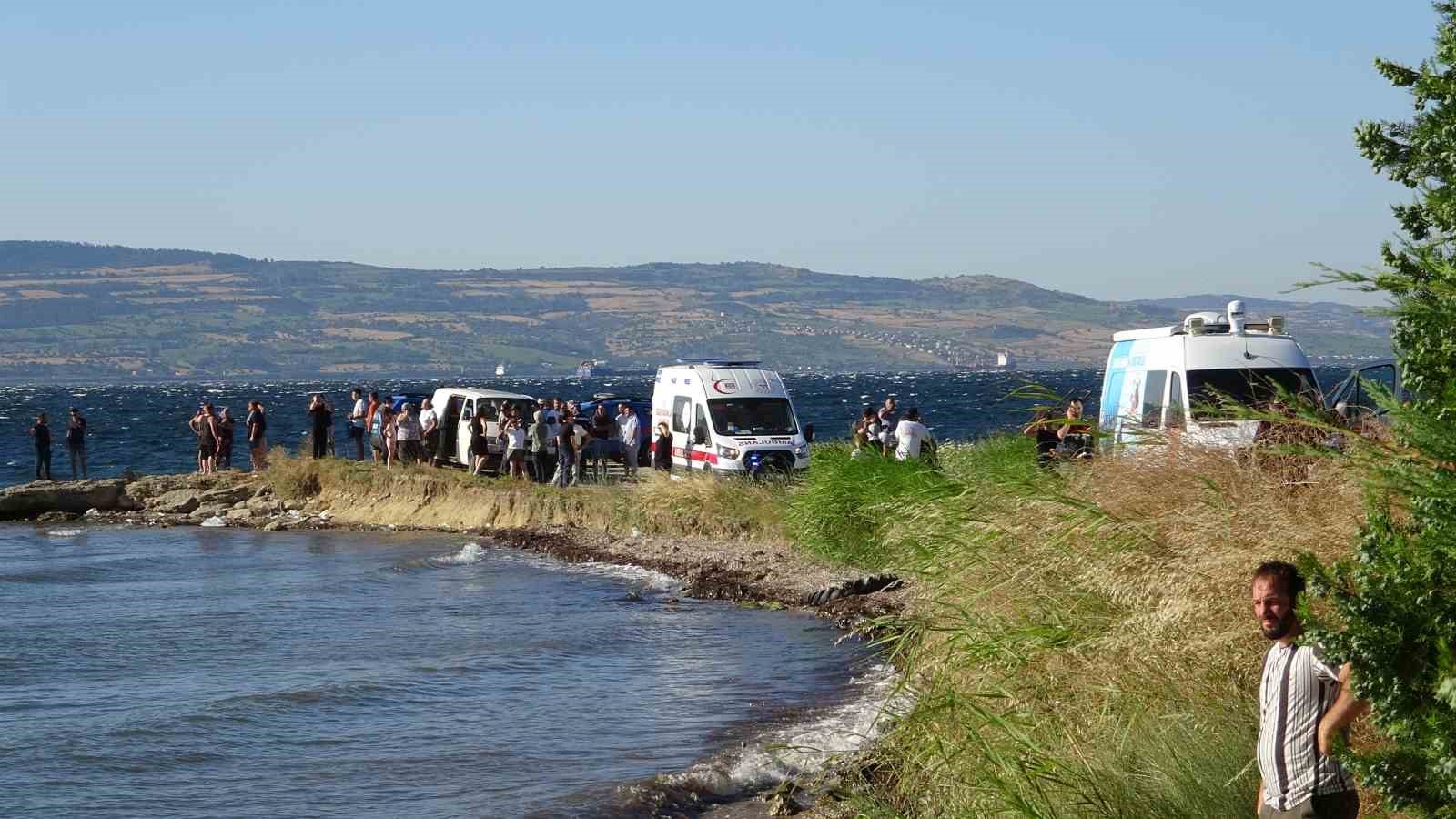 ÇANAKKALE’DE DENİZDE KAYBOLAN 14 YAŞINDAKİ KIZ ARANIYOR