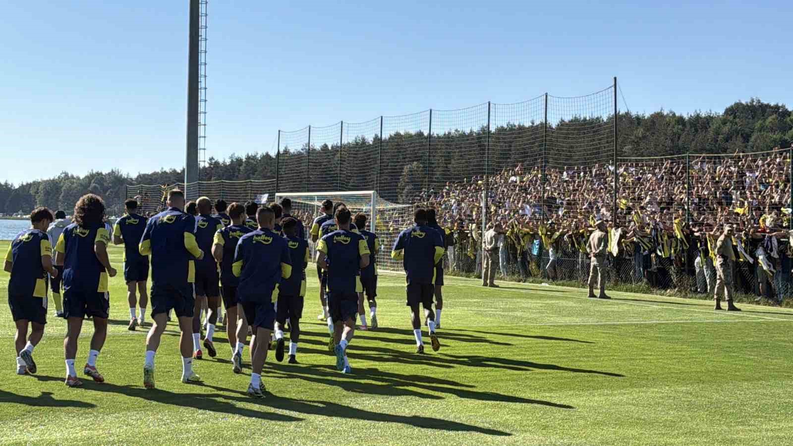 TOPUK YAYLASI’NDA SARI-LACİVERT COŞKU: FENERBAHÇE’Yİ 20 BİN TARAFTAR YALNIZ BIRAKMADI