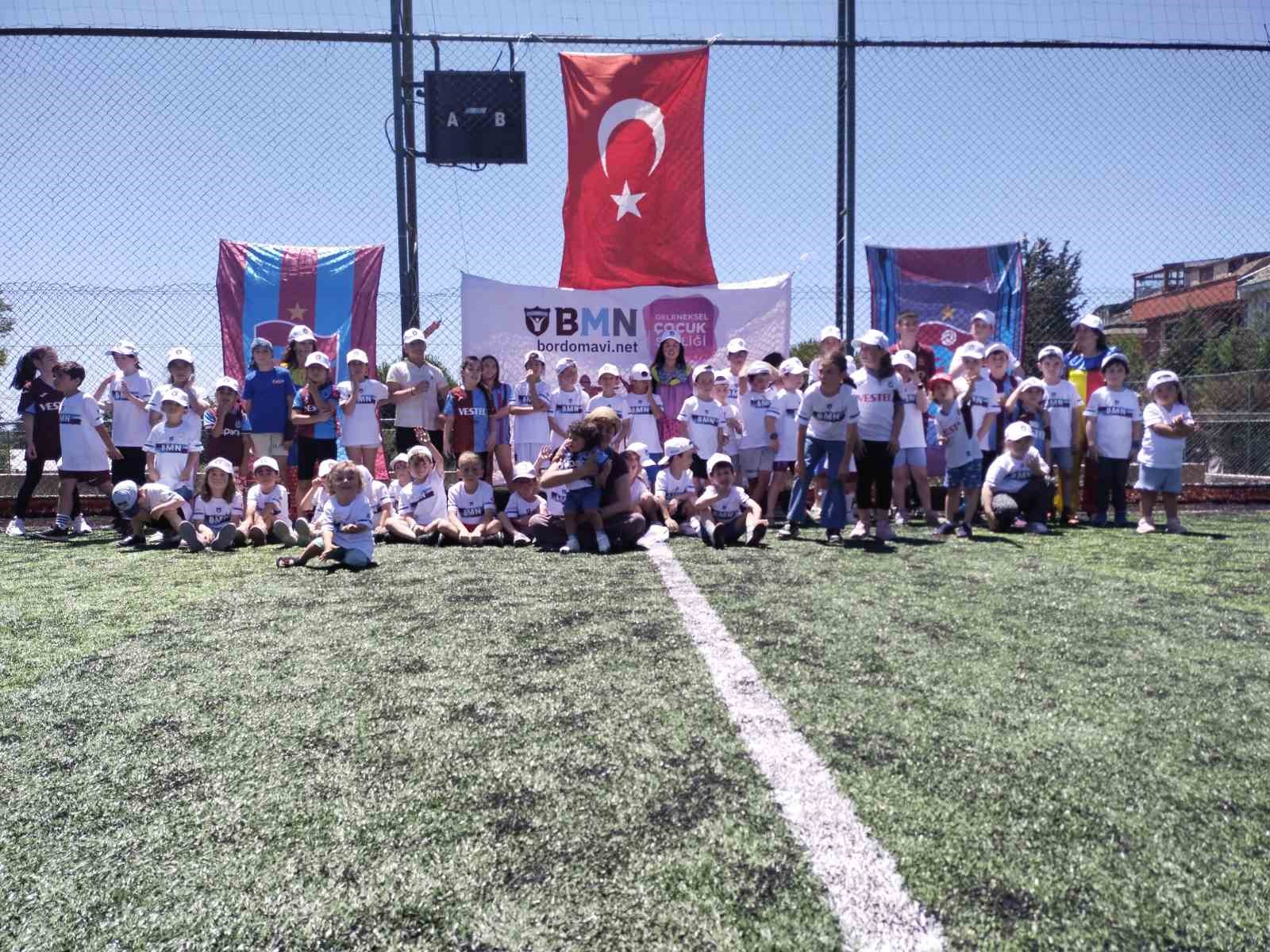 ÜSKÜDAR’DA ÇOCUK ŞENLİĞİ RENKLİ GÖRÜNTÜLERE SAHNE OLDU