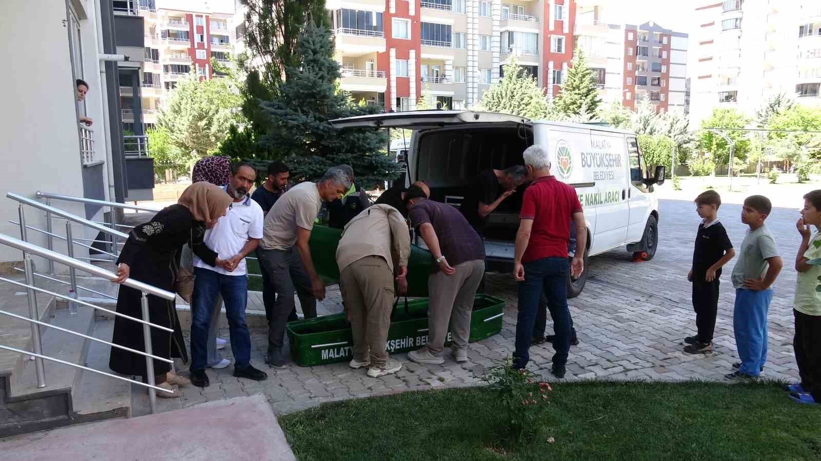 BİR HAFTA ÖNCE TAŞINDIĞI EVDE ÖLÜ BULUNDU