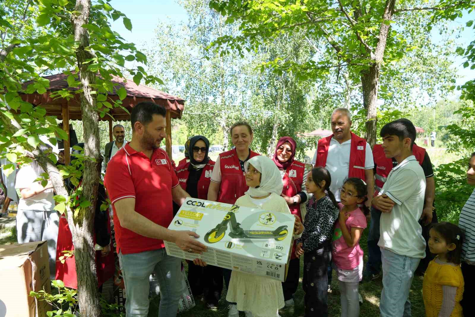 PALANDÖKEN KIZILAY’DAN ÖRNEK PROGRAM