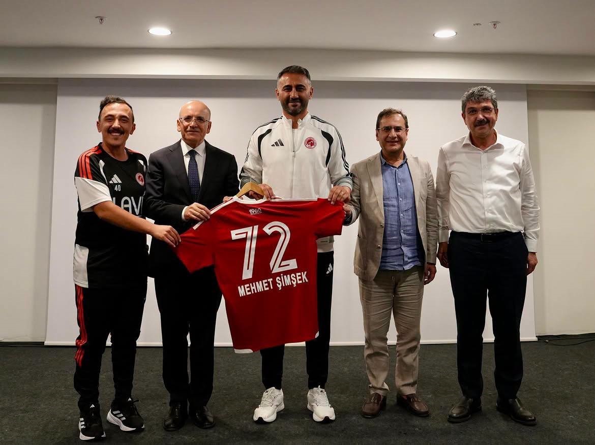 BAKAN ŞİMŞEK, BOLU KAMPINDAKİ BATMAN PETROLSPOR’U ZİYARET ETTİ