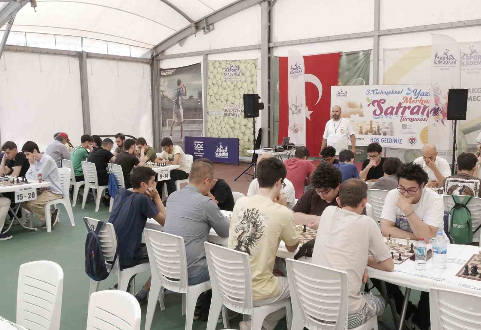 SATRANÇ TUTKUNLARININ BÜYÜK MÜCADELESİ NEFESLERİ KESTİ