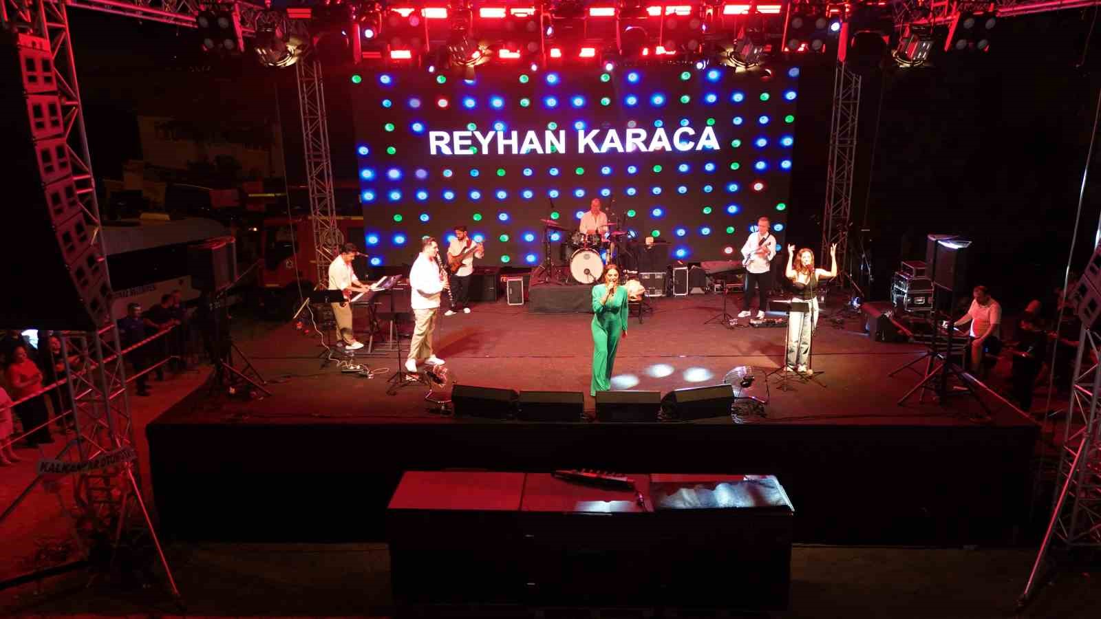48. GELENEKSEL HONAZ KİRAZ FESTİVALİ’NDE REYHAN KARACA RÜZGARI