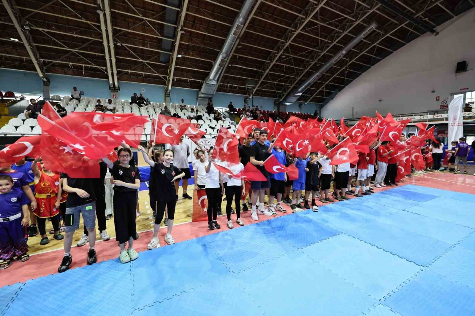 MANİSA’DA GSB SPOR OKULLARI İLE 36 BRANŞTA ÜCRETSİZ SPOR EĞİTİMİ BAŞLADI