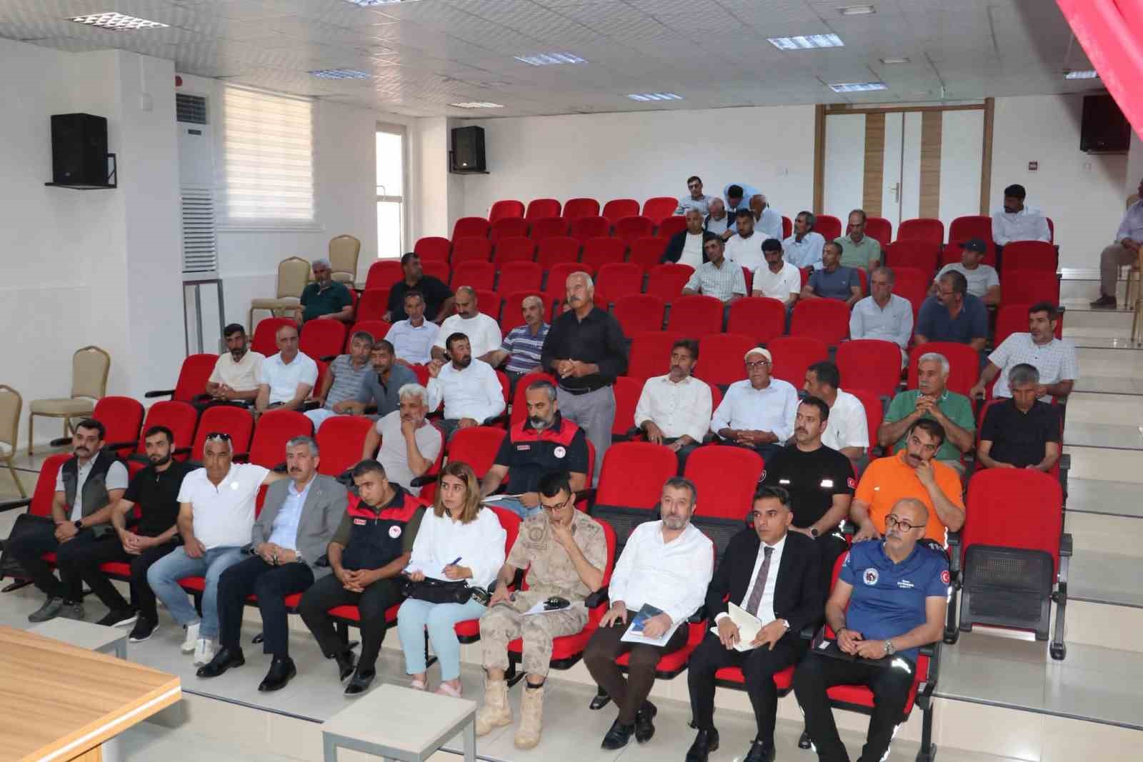 ELAZIĞ’DA ARAZİ YANGINLARINA KARŞI TOPLANTI GERÇEKLEŞTİRİLDİ