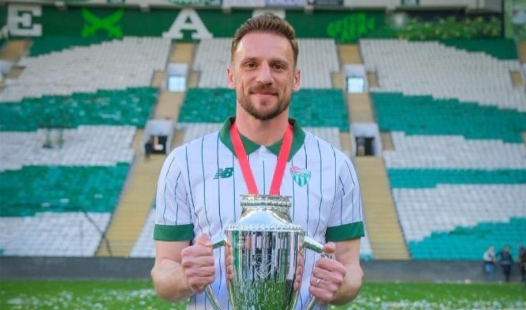 BURSASPOR’DA ANIL ATAĞ’IN SÖZLEŞMESİ UZATILDI