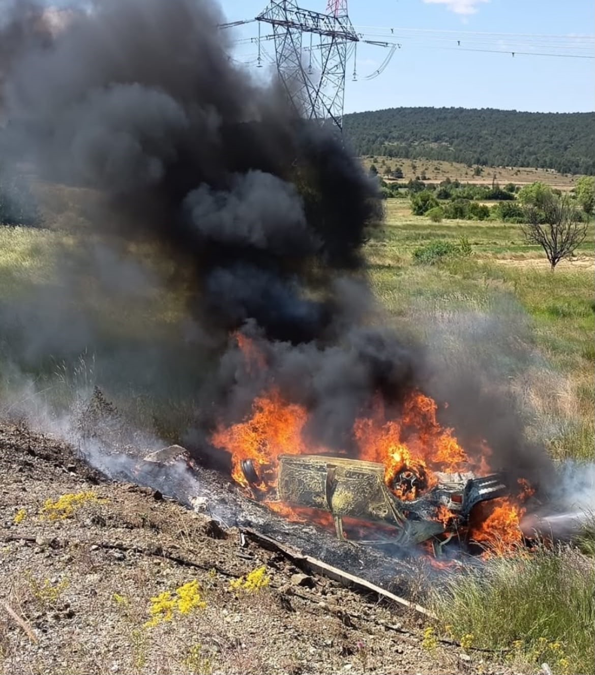 KÜTAHYA’DA TAKLA ATAN OTOMOBİL ALEV ALDI: 5 YARALI