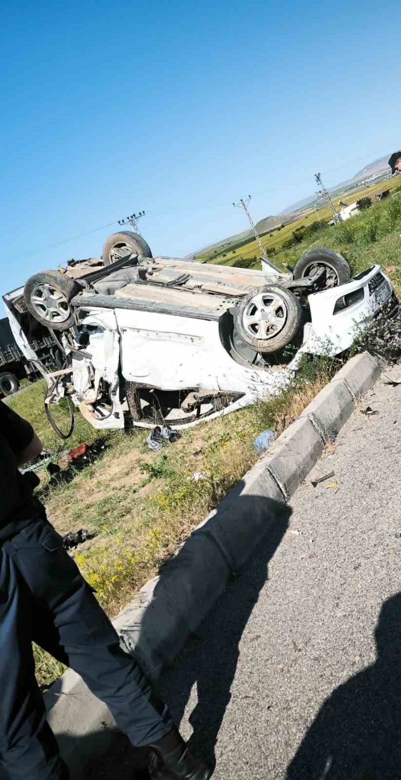 KAYSERİ’DE CEZAEVİ RİNG ARACI HAFİF TİCARİ ARAÇLA ÇARPIŞTI: 7 YARALI