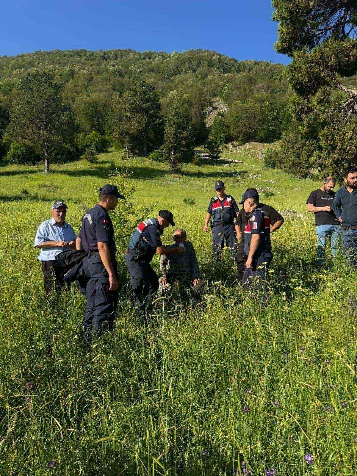KÜTAHYA’DA KAYIP YAŞLI ADAM SAĞ OLARAK BULUNDU