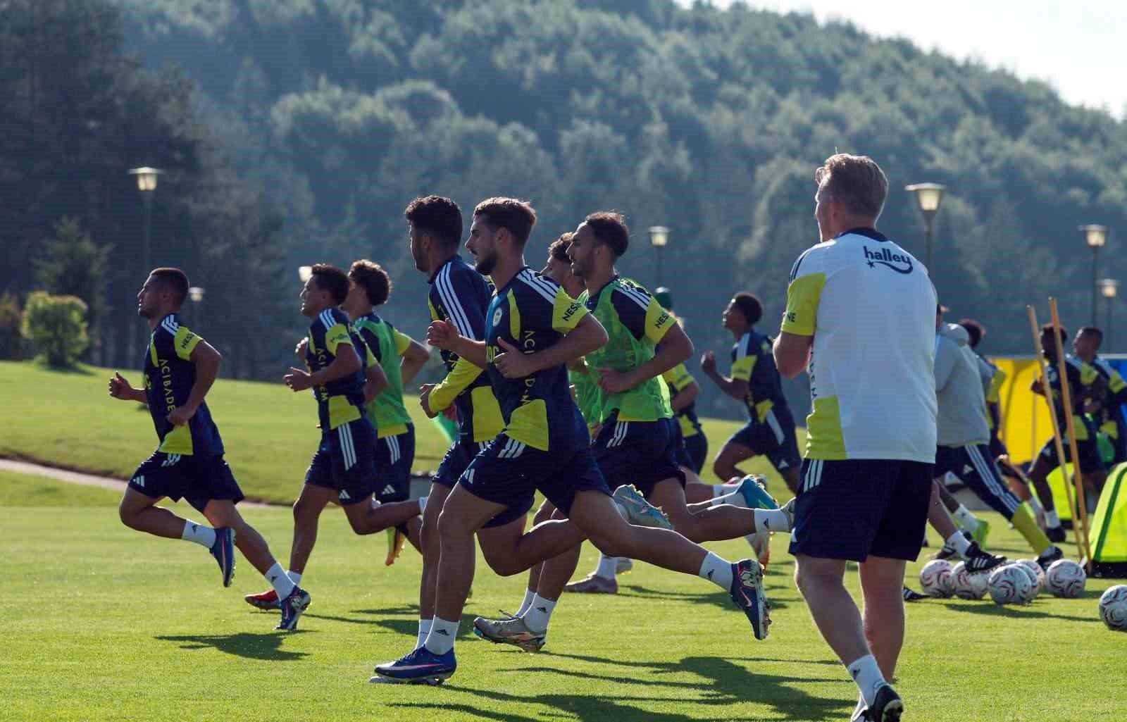 FENERBAHÇE GÜNÜ ÇİFT ANTRENMANLA TAMAMLADI