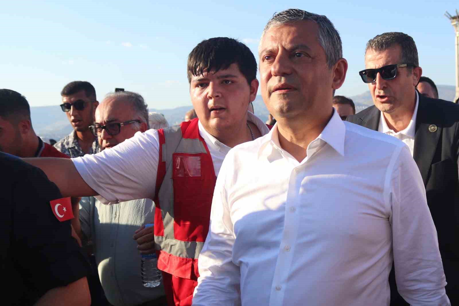ÖZGÜR ÖZEL: "CEMİL BEY’LE BİR SORUNUMUZ YOK"