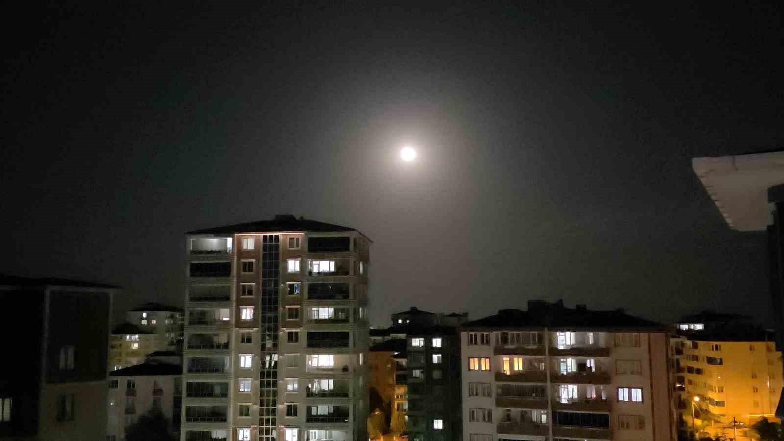 ÇİLEK DOLUNAYI EDİRNE SEMALARINI AYDINLATTI