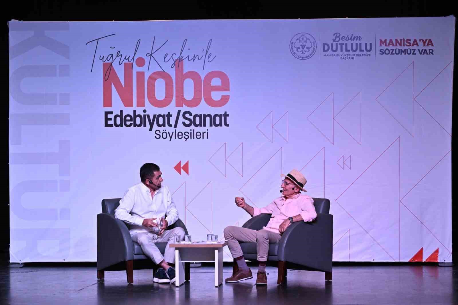NİHAT BEHRAM MANİSA’DA EDEBİYAT VE YAPAY ZEKAYI KONUŞTU