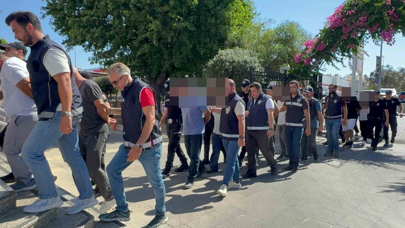 FETHİYE’DEKİ GÖÇMEN KAÇAKÇILIĞI OPERASYONUNDA 9 TUTUKLAMA