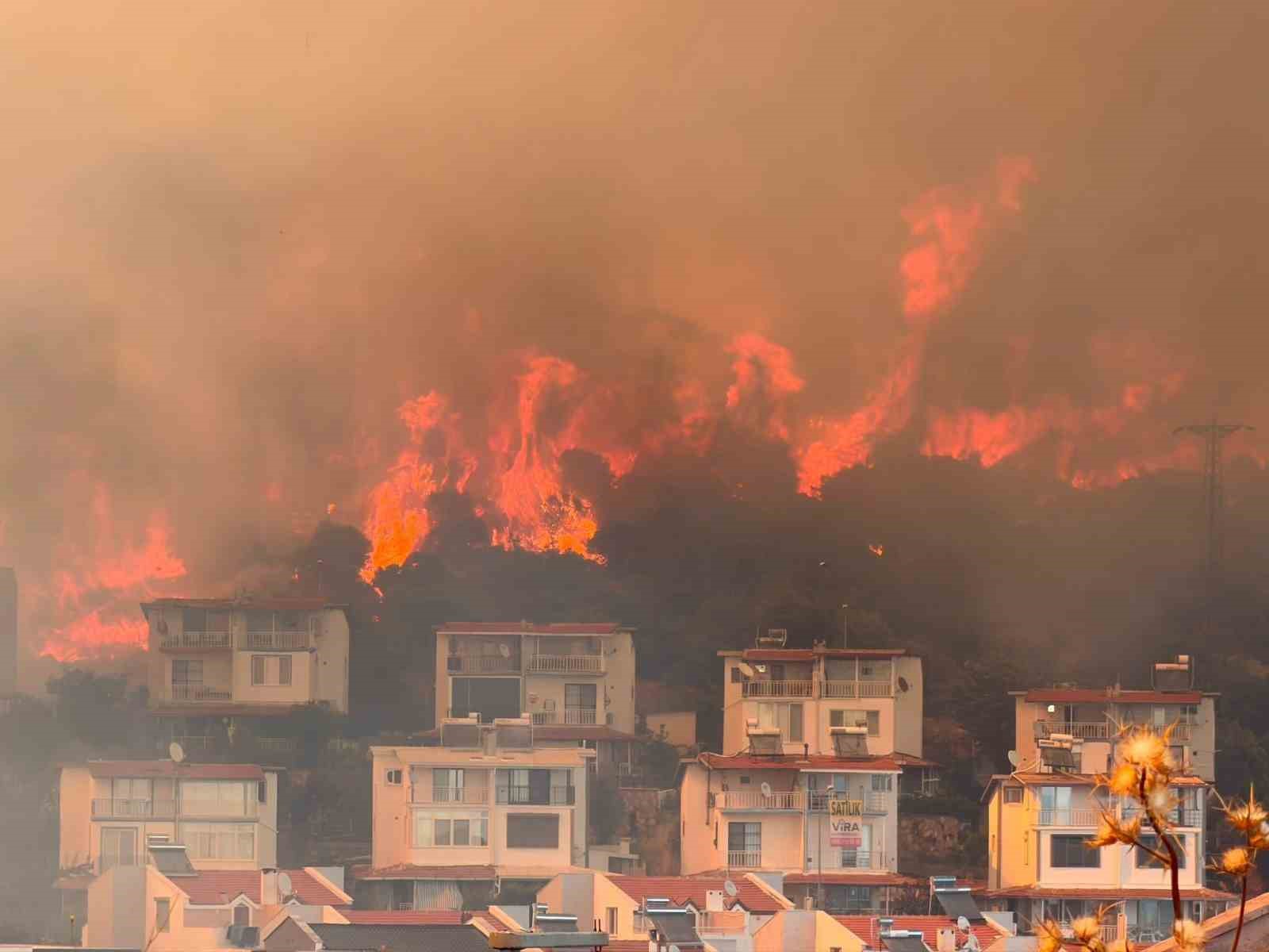 İZMİR’DE MAKİLİK ALANDAKİ YANGIN KONTROL ALTINDA
