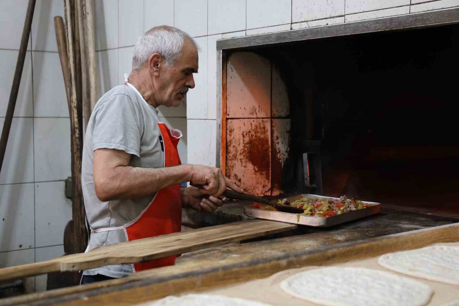 SICAKLIKLARIN ARTMASIYLA, FIRINCILARIN ZORLU MESAİSİ BAŞLADI