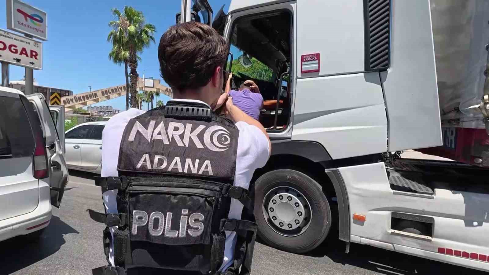 ADANA’DA TIRDA 1 MİLYON 800 BİN UYUŞTURUCU HAP ELE GEÇİRİLDİ