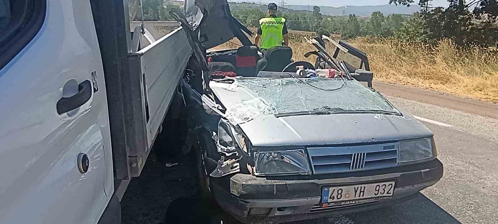 ÇANAKKALE’DE KAMYONETE ARKADAN ÇARPAN OTOMOBİLDE AĞIR YARALANAN ÇOCUK HAYATINI KAYBETTİ