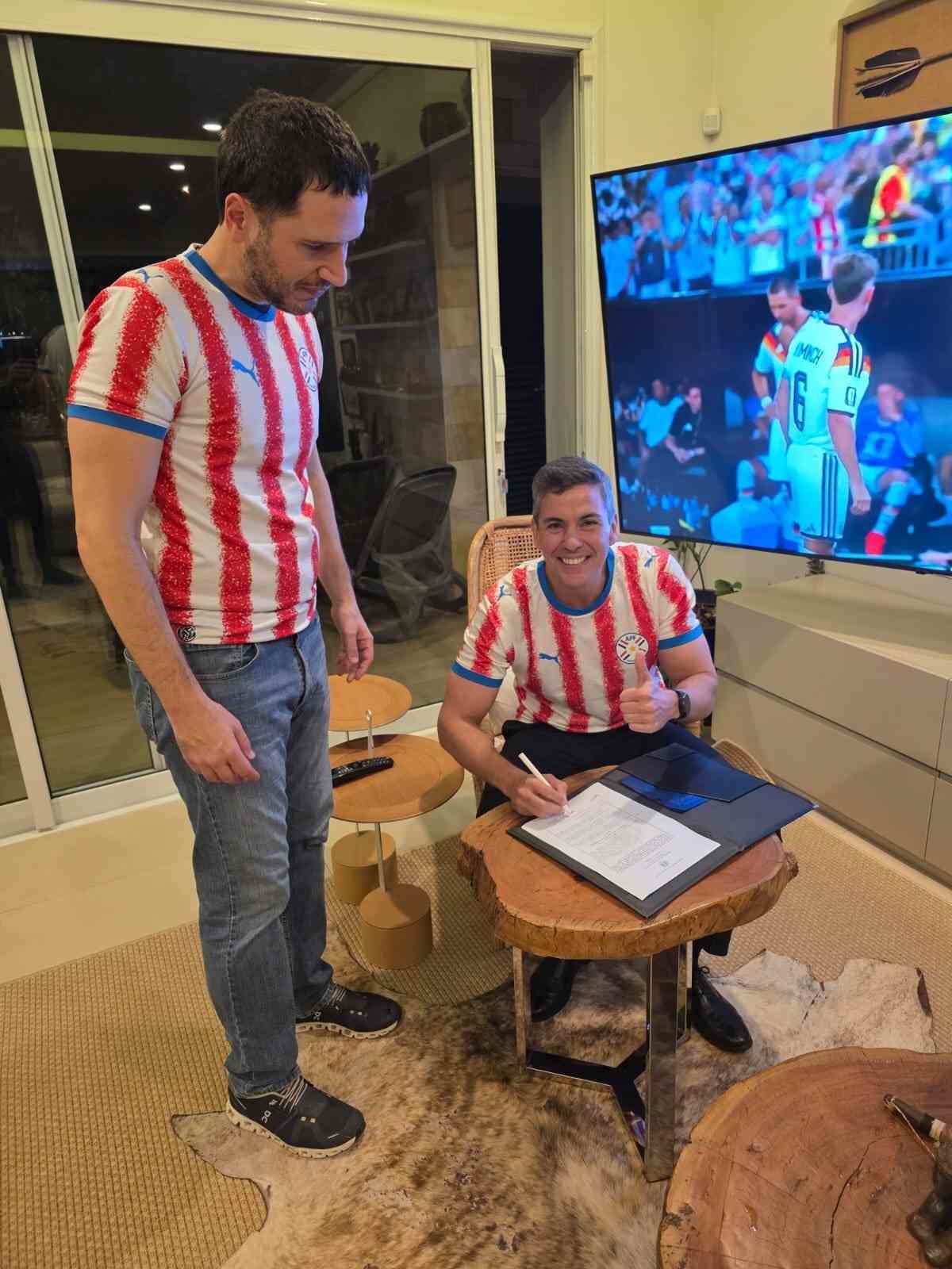 ALMANYA’YI ELEYEN PARAGUAY, ULUSAL TATİL İLAN ETTİ