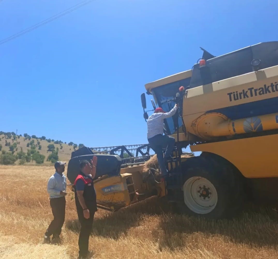 AĞIN’DA BİÇERDÖVER VE MARKET DENETİMLERİ SÜRÜYOR