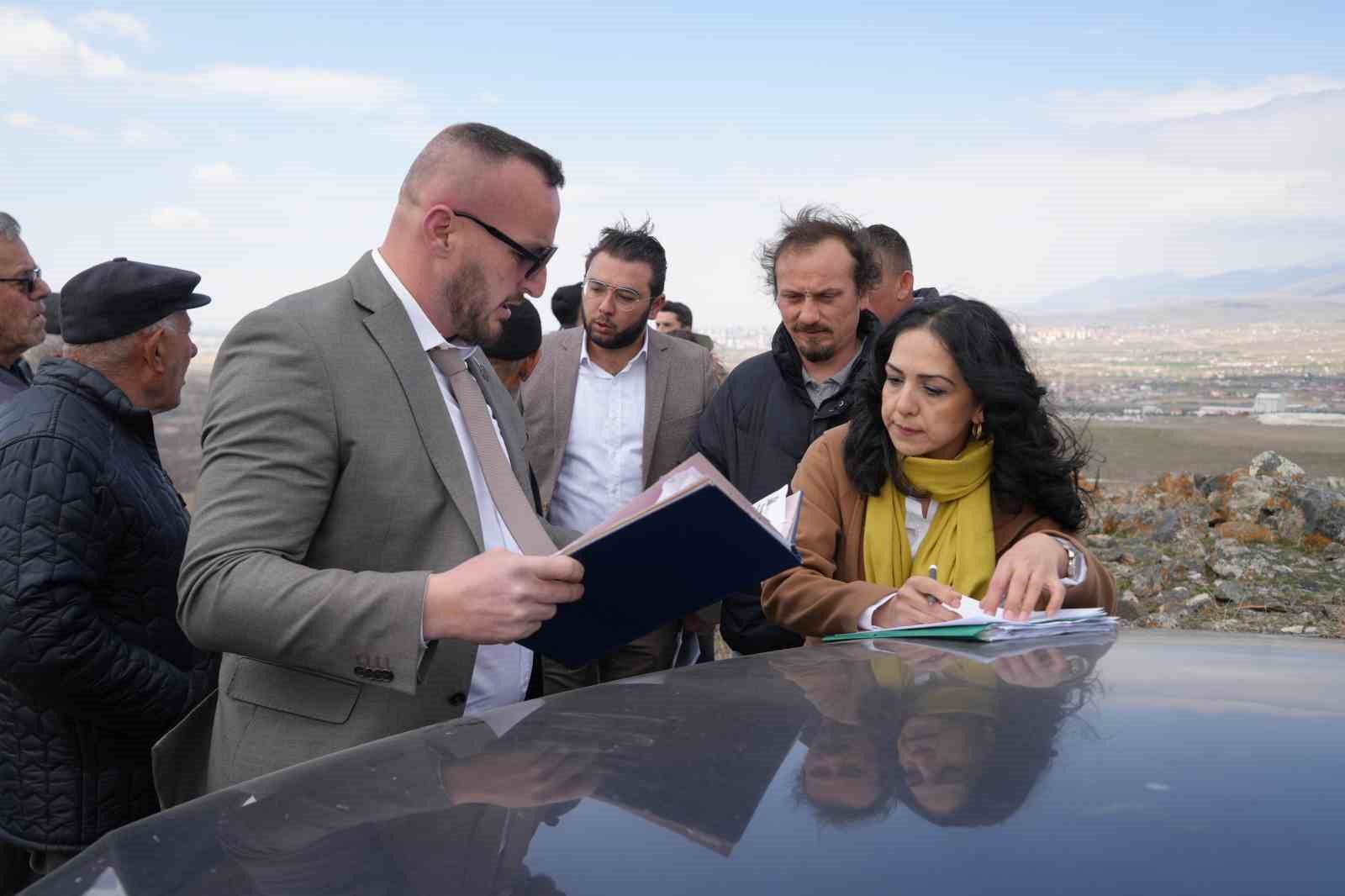 İKİ BELDEYİ KARŞI KARŞIYA GETİREN SINIR TARTIŞMASINDA KARAR ÇIKTI