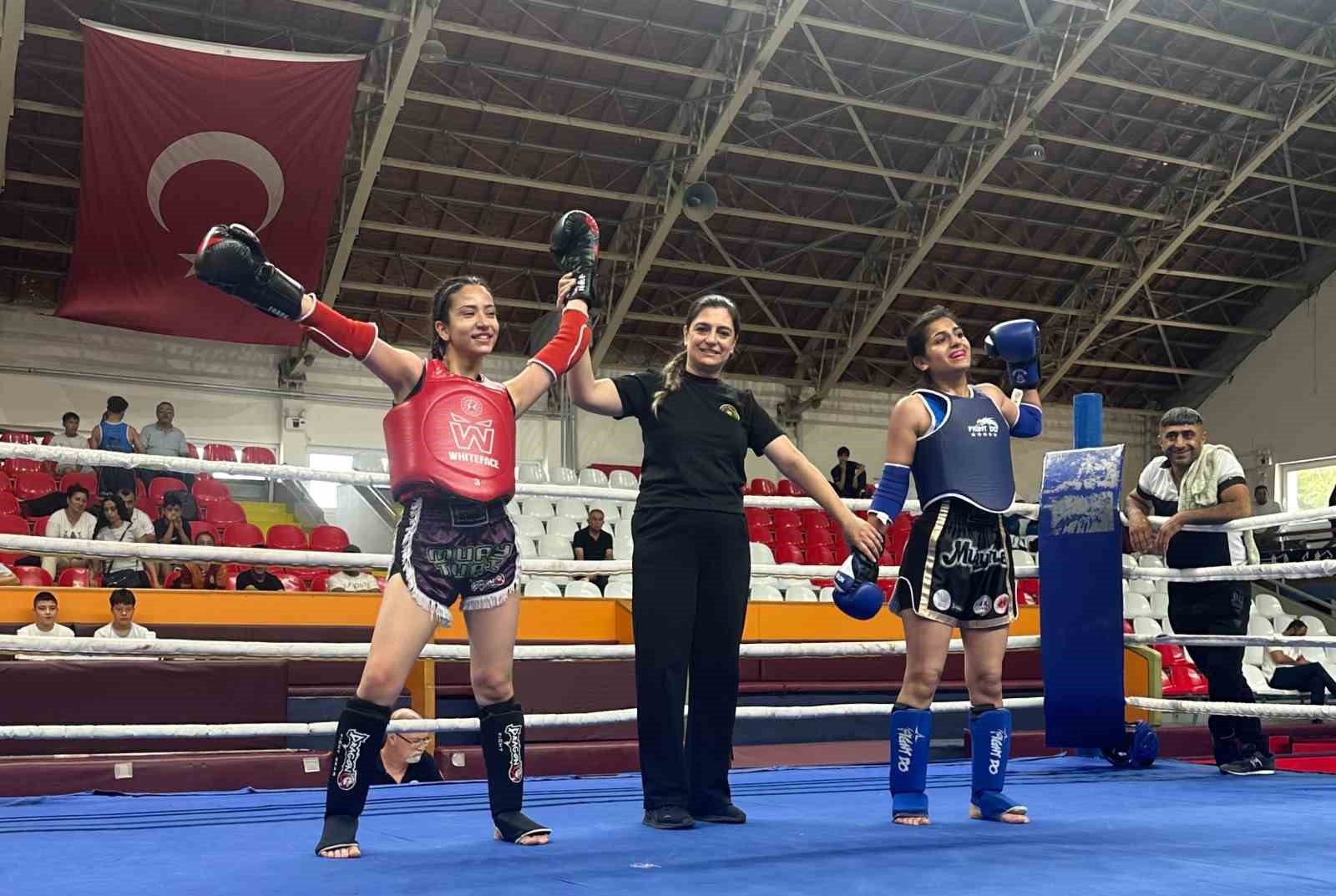 AKHİSAR’DA 6 İLDEN 200 SPORCU RİNGE ÇIKTI, ŞAMPİYON MANİSA OLDU