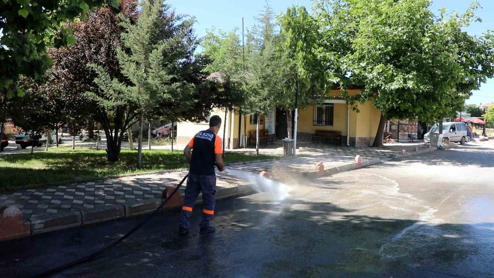 ELAZIĞ’DA BELEDİYE EKİPLERİNİN, TEMİZLİK MESAİSİ SÜRÜYOR